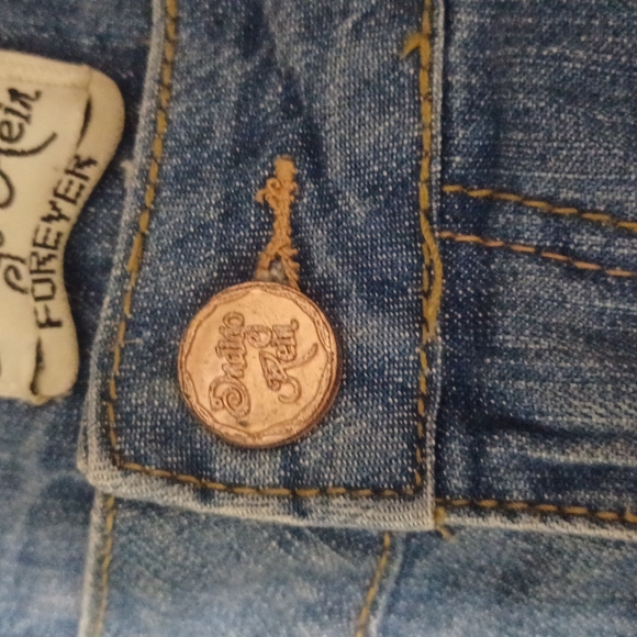 Indigo Rein Distressed Shorts - Picture 2 of 6